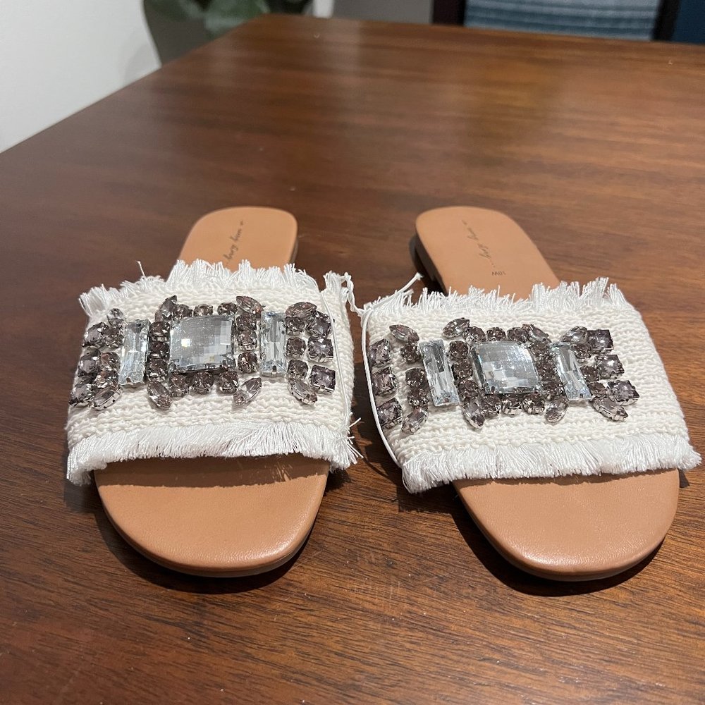 NWT In Every Story (Penningtons) 10W Sandals
